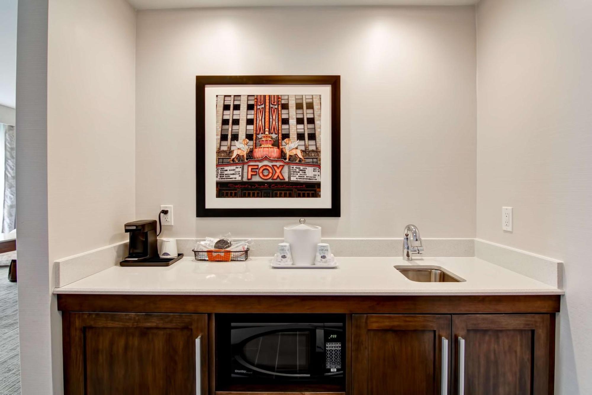 Hampton Inn & Suites Detroit/Troy Clawson Екстер'єр фото